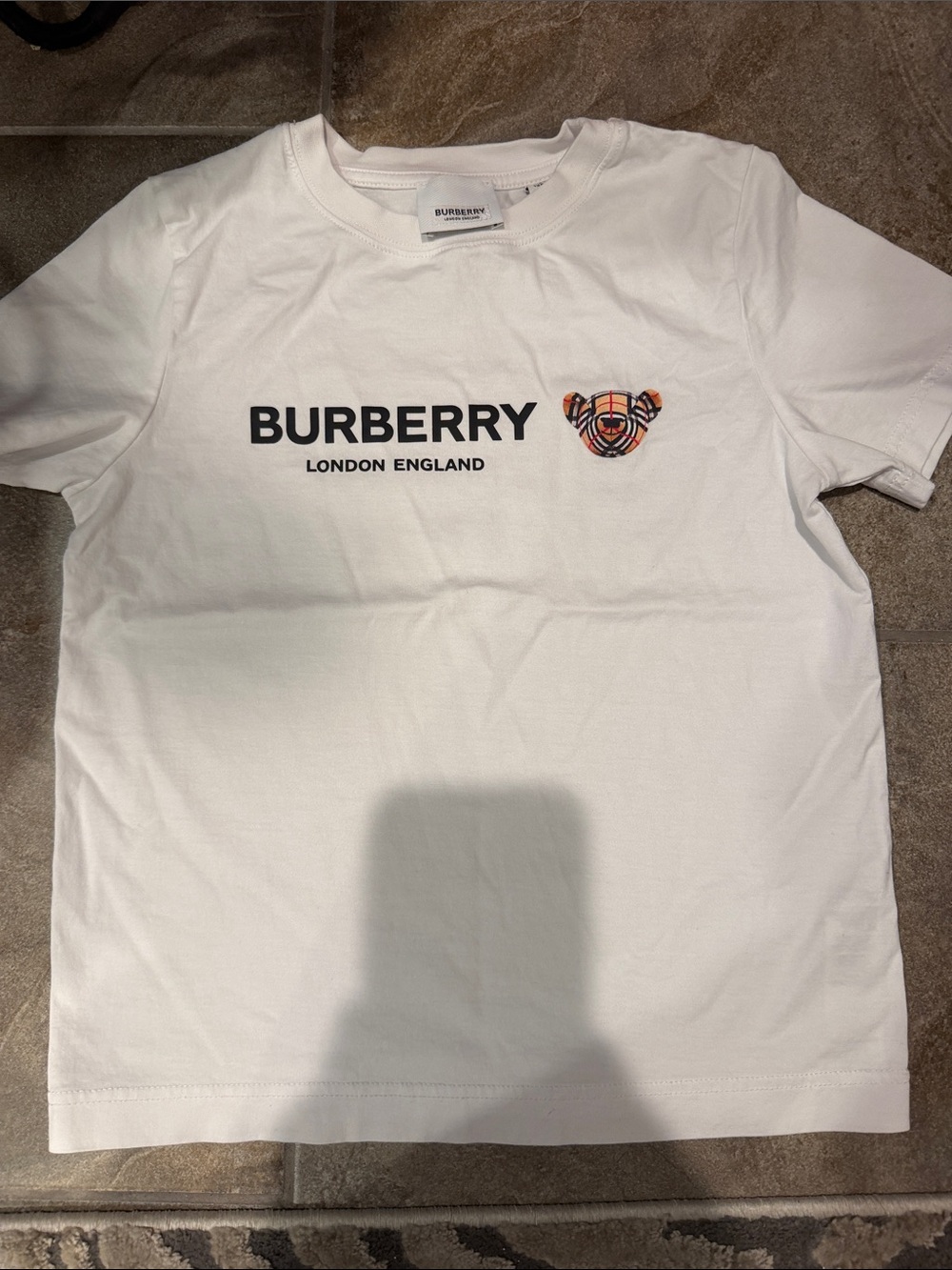 Burberry White Kids Tee with Black Logo and Multicolor Bear Patch size 8